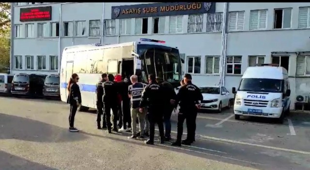 Bursa merkezli operasyonda fuhuş çetesi çökertildi : 2si kadın 13 kişi gözaltına alındı
