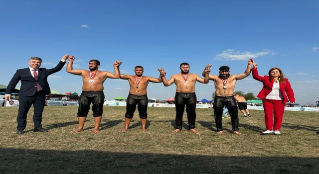 Büyükşehir pehlivanları Bulgaristandan başarıyla döndü