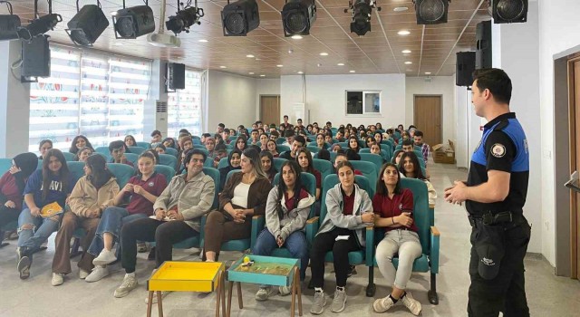 Cizre polisi liseli öğrencilere polislik mesleğini anlattı