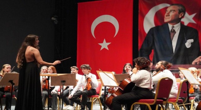 Çocuk Senfoni Orkestrasının konseri ayakta alkışlandı