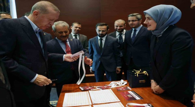 Cumhurbaşkanı Erdoğan, delege kartını aldı