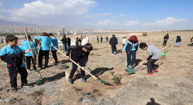 Cumhuriyetin 100. Yılında 100 Fidan Toprakla Buluştu