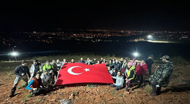 Cumhuriyetin 100üncü yılını gece yürüyüşü ile kutladılar