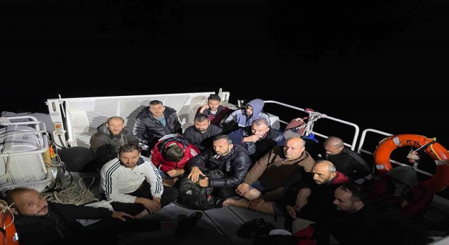Datçada 46 düzensiz göçmen ve bir göçmen kaçakçılığı şüphelisi yakalandı