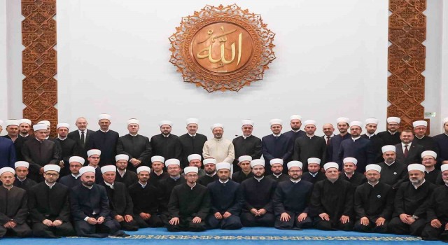 Diyanet İşleri Başkanı Erbaş: “Kuran-ı Kerime ve Resulünün sünnetine sarılarak yürümeye devam ediyoruz”