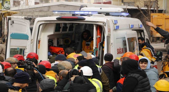 Diyarbakırda depremde 100 kişiye mezar olan bina projesiz ve ruhsatsız yapılmış