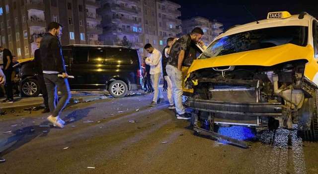 Diyarbakırda iki araç çarpıştı: 1 yaralı
