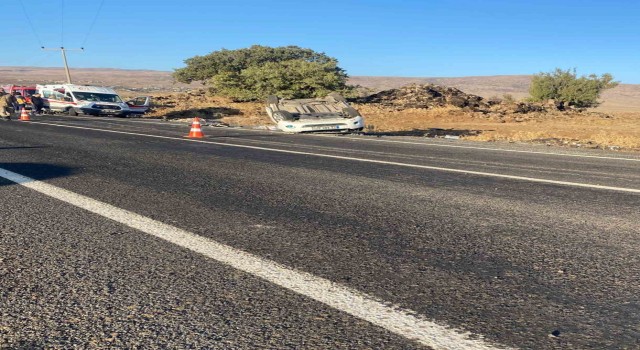 Diyarbakırda kontrolden hafif ticari araç takla attı: 3 ölü, 2 yaralı