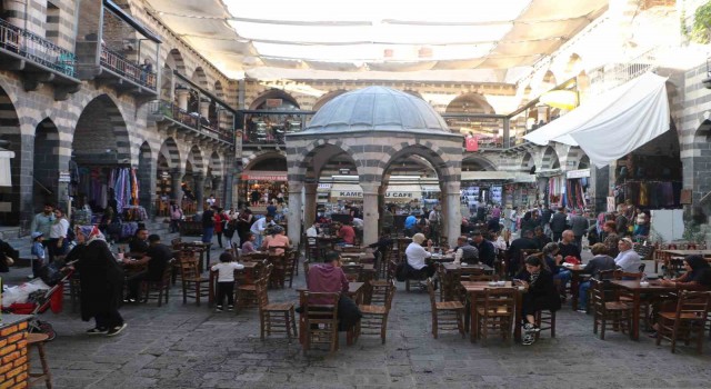 Diyarbakırın tarihi hanları yaklaşık 500 yıldır aralıksız ticaret merkezi olarak kullanılıyor