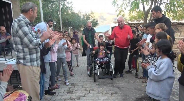 Doğuştan engelli Melikeye 100. yıl hediyesi