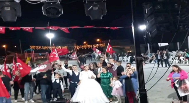 Düğünde 100. yıl coşkusu