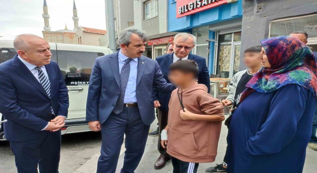 Edirne Valisi Sezer yolda gördüğü çocukların okullarına ulaştırılmalarını istedi