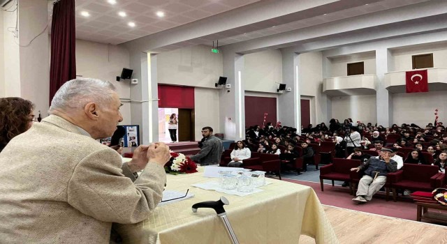 Emekli öğrenmenler Cumhuriyetin ilk yıllarını anlattı