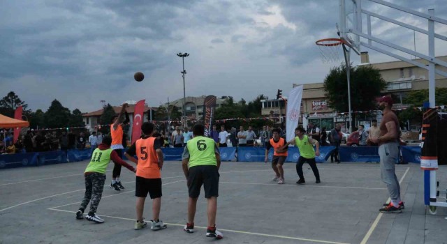 Erzincanın meydanında basketbol rüzgarı esti