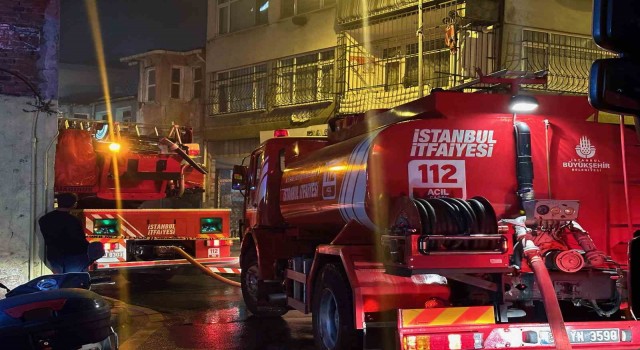 Fatihte kaçak define aranan binanın yakıldığı iddia edildi, 1 kişi gözaltına alındı