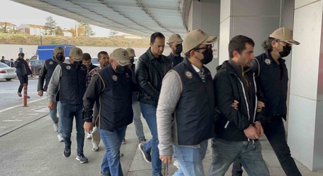 FETÖ şüphelisi 4 kişi adli kontrol şartı ve yurt dışına çıkış yasağıyla serbest kaldı
