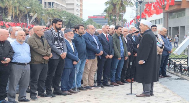 Filistinde hayatını kaybedenler için İzmirde gıyabi cenaze namazı kılındı