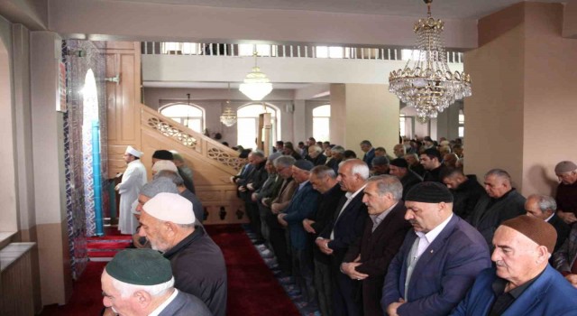 Gazzede hayatını kaybedenler için Ağrıda gıyabi cenaze namazı kılındı