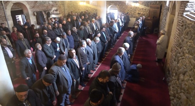 Gazzede hayatını kaybedenler için gıyabi cenaze namazı kılındı