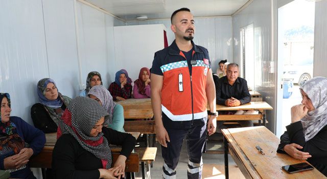 Hatay Büyükşehir Belediyesi, Depremzedelere İlkyardım Eğitimi Veriyor