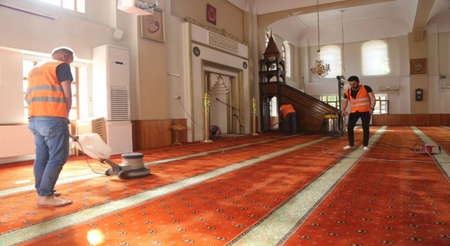 İbadethanelerde temizlik çalışması yapıldı