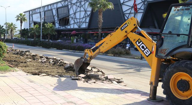 İskenderun'da kaldırım yenileme çalışmaları başladı