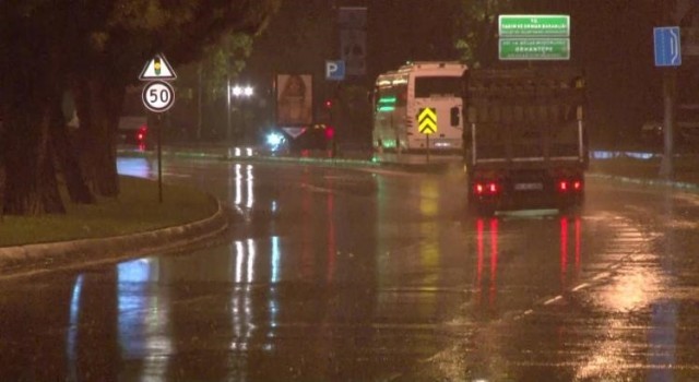 İstanbul Anadolu Yakasında sağanak yağış etkili oluyor