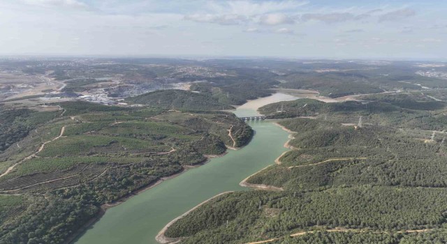 İstanbulda barajlardaki su seviyesi yüzde 20nin altına düştü: Alibey Barajındaki suyun rengi değişti