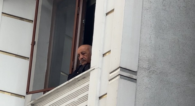 İstanbulda film gibi olay: Kaza yapıp kaçtı, kadının evine girip bıçakla tehdit etti
