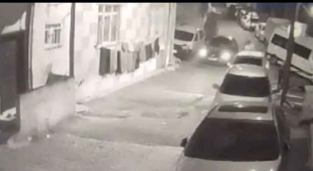 İstanbulda silahlı pusu kamerada: Takip edip önünü kestiler, çatışma çıktı