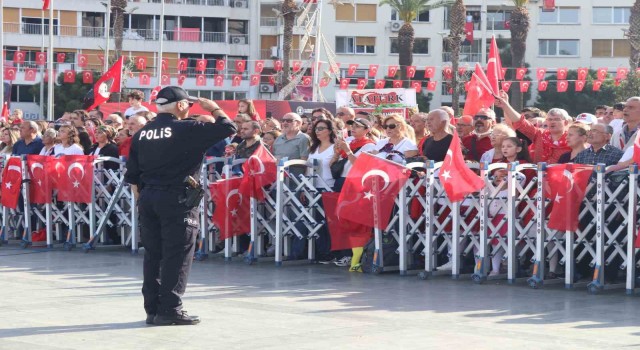 İzmirde Cumhuriyetin 100. yıl coşkusu