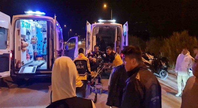 İzmirde motosiklet ile otomobil çarpıştı: 2 ölü