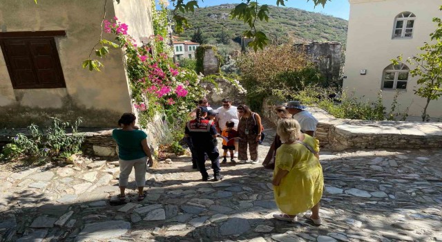 Jandarma ekipleri bilgilendirme çalışmalarını sürdürüyor