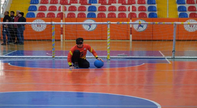 Kahramanmaraşta depremde hayatını kaybedenler anısına goalball turnuvası düzenlendi