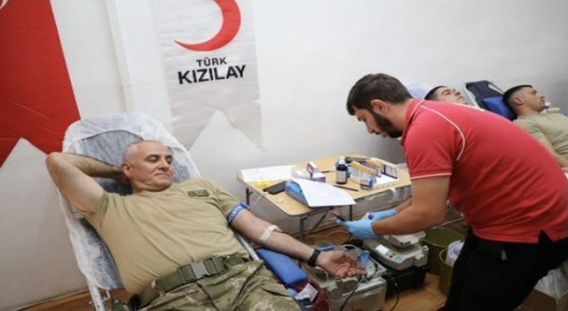 Kan bağışı kampanyasına katılan Samsun Garnizon Komutanlığına gümüş madalya