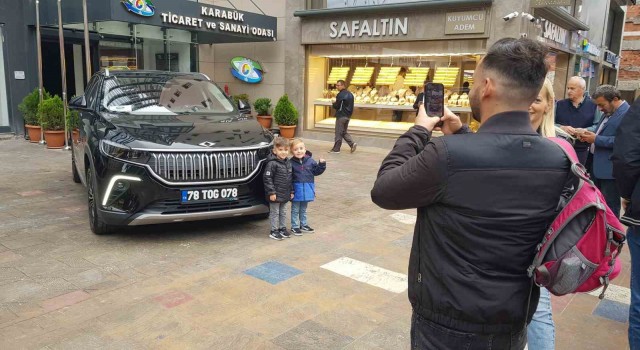 Karabük TSOnun yeni hizmet aracı Togg vatandaşların dikkatini çekiyor