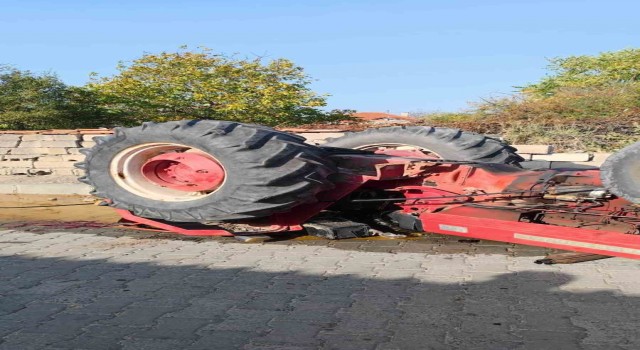 Kırklarelinde traktör devrildi: 2 yaralı