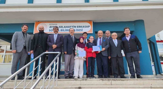 Kütahyada Peygamberimiz ve Gençlik konulu kompozisyon yarışması ödül töreni
