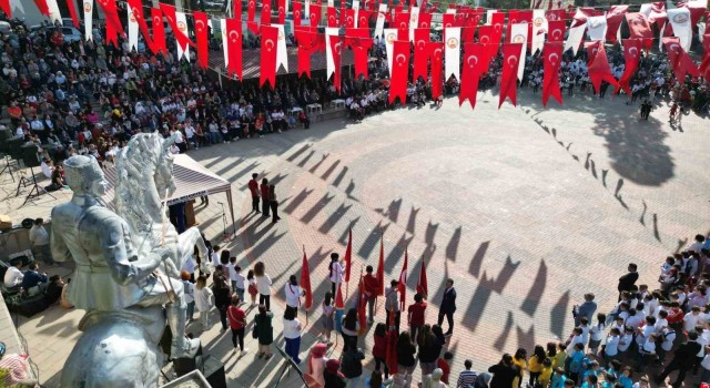 Kuyucakta 100. yıl coşkusu meydanlara sığmadı