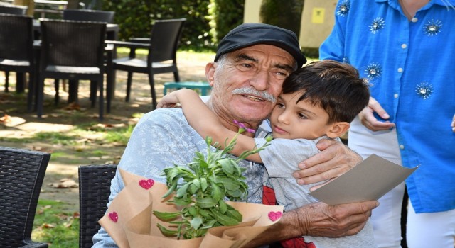 Manisa Büyükşehir Belediyesi çınarlar ve fidanları bir araya getirdi