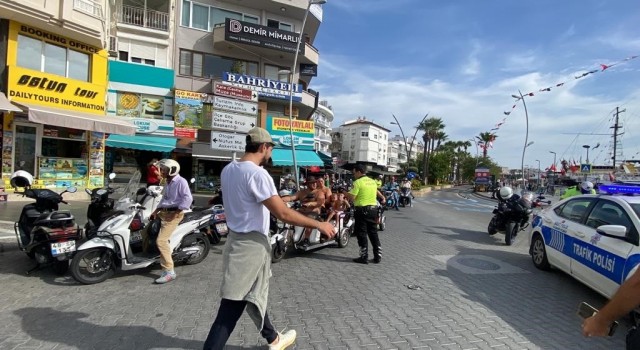 Marmaris Trafik ekipleri denetimlere hız kesmeden devam ediyor