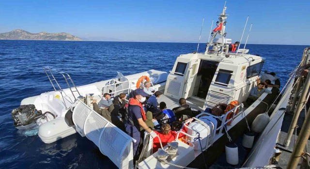 Marmariste 30 düzensiz göçmen kurtarıldı