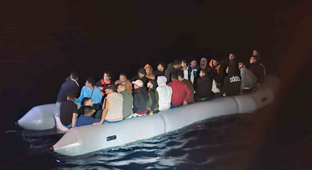 Marmariste 45 düzensiz göçmen kurtarıldı
