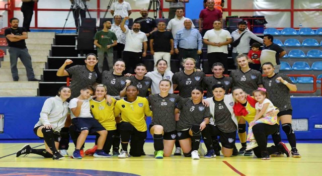 Mavi Kelebekler, Aksaraya fark attı