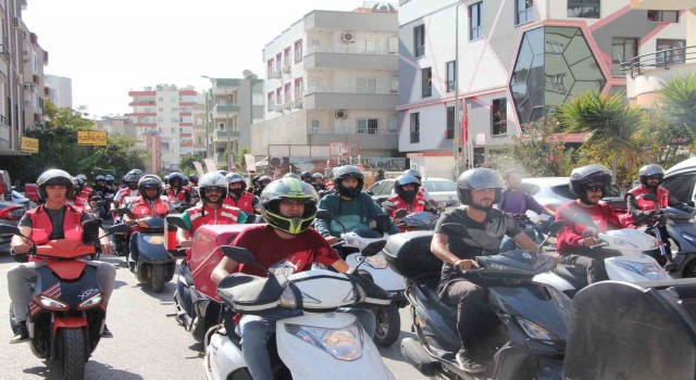 Mersin'de kuryeler ölen arkadaşları için konvoy yaptı