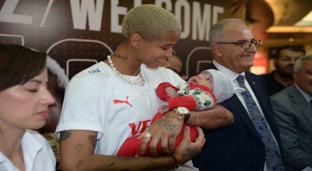 Milli Oyuncu Melissa Vargas'a Malatya'da Sevgi Seli