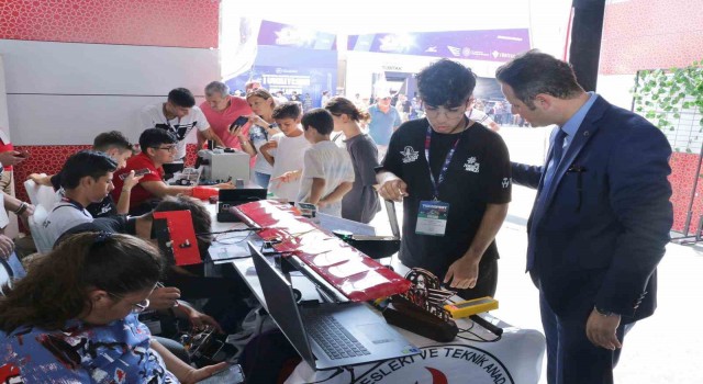 Muğladan binlerce öğrenci Teknofest heyecanını İzmirde yaşadı