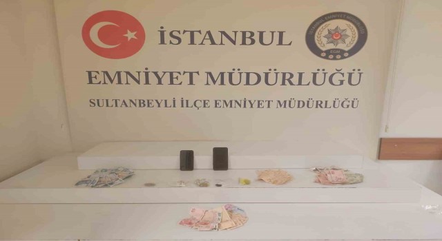 Narkotik alışverişine tulumla giden uyuz hastası yakalandı