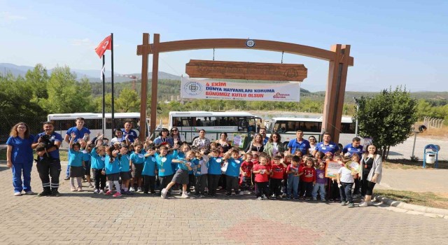 Öğrenciler Geçici Hayvan Bakımevini gezdi