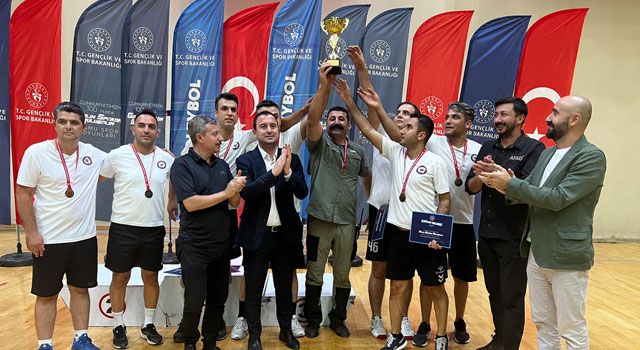 Osmaniye Emniyet Voleybol Takımı Şampiyon Oldu